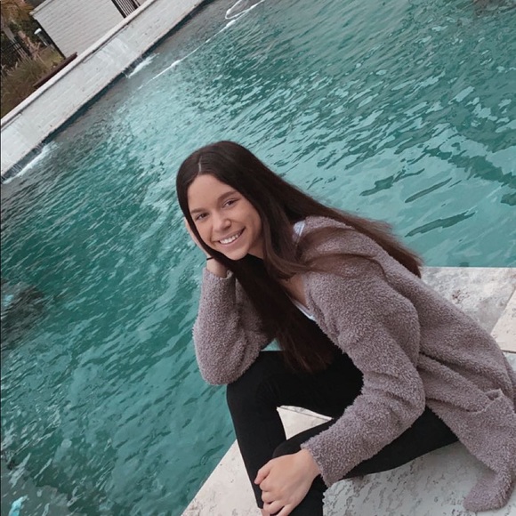 Meet your Posher, Lauren - Picture 1 of 1